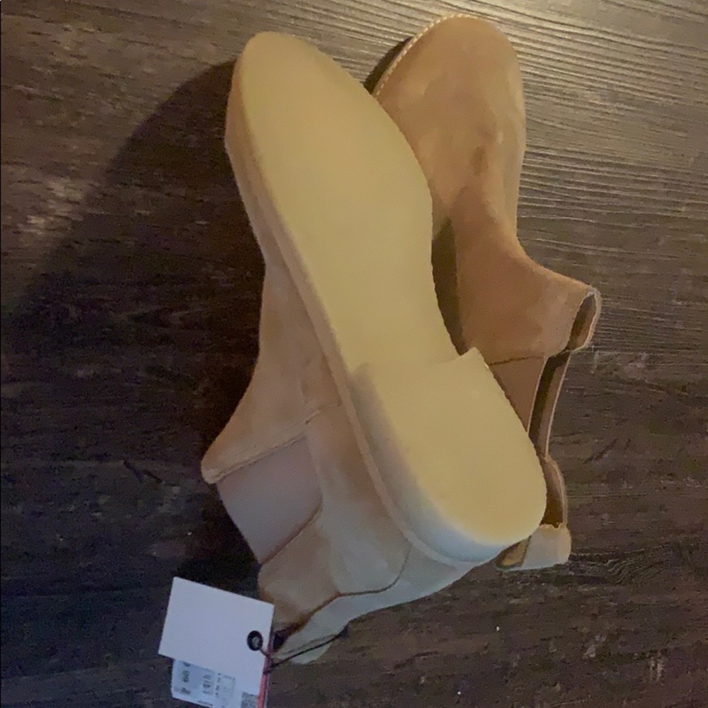 Shoe - Picture 2 of 4
